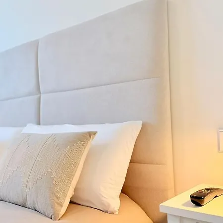 Infinity 2br&parking شقة إِستيبونا